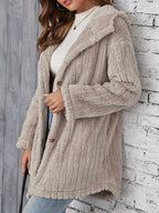 Dickes, flauschiges Streifen-Print-Jacquard-Knopfcardigan mit Kapuze