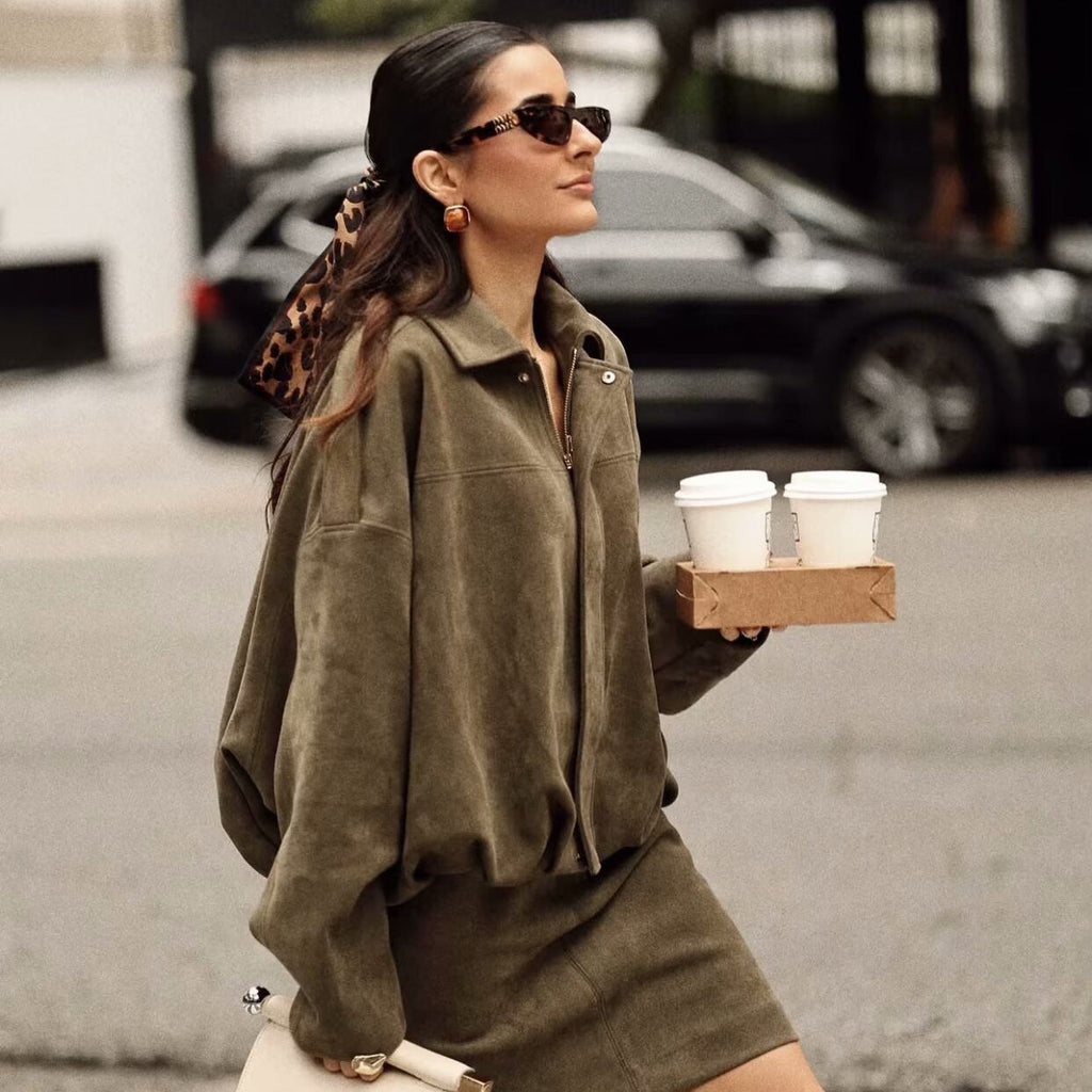 Baseballjacke mit Umlegekragen in Wildlederoptik