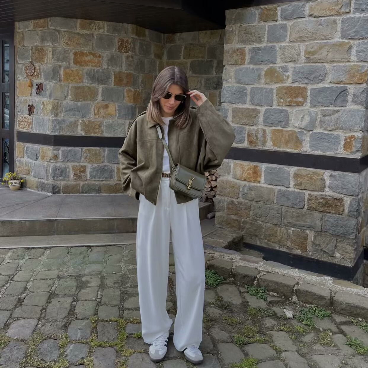 Baseballjacke mit Umlegekragen in Wildlederoptik